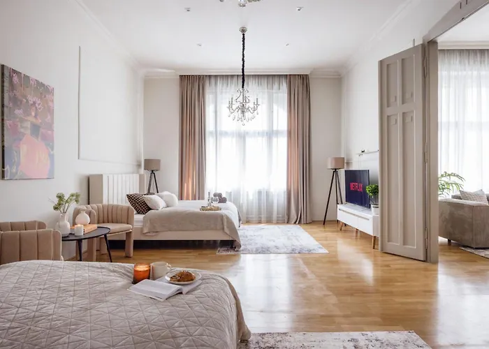 Timeless Elegant Apartment By Opera House